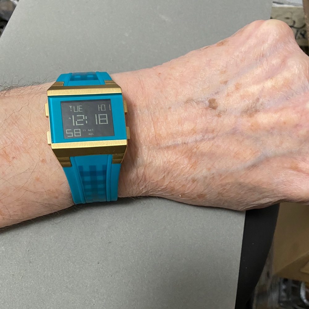 Vintage Vans Off the Wall Digital Watch Summer Surf Beech  waves wave sets hang